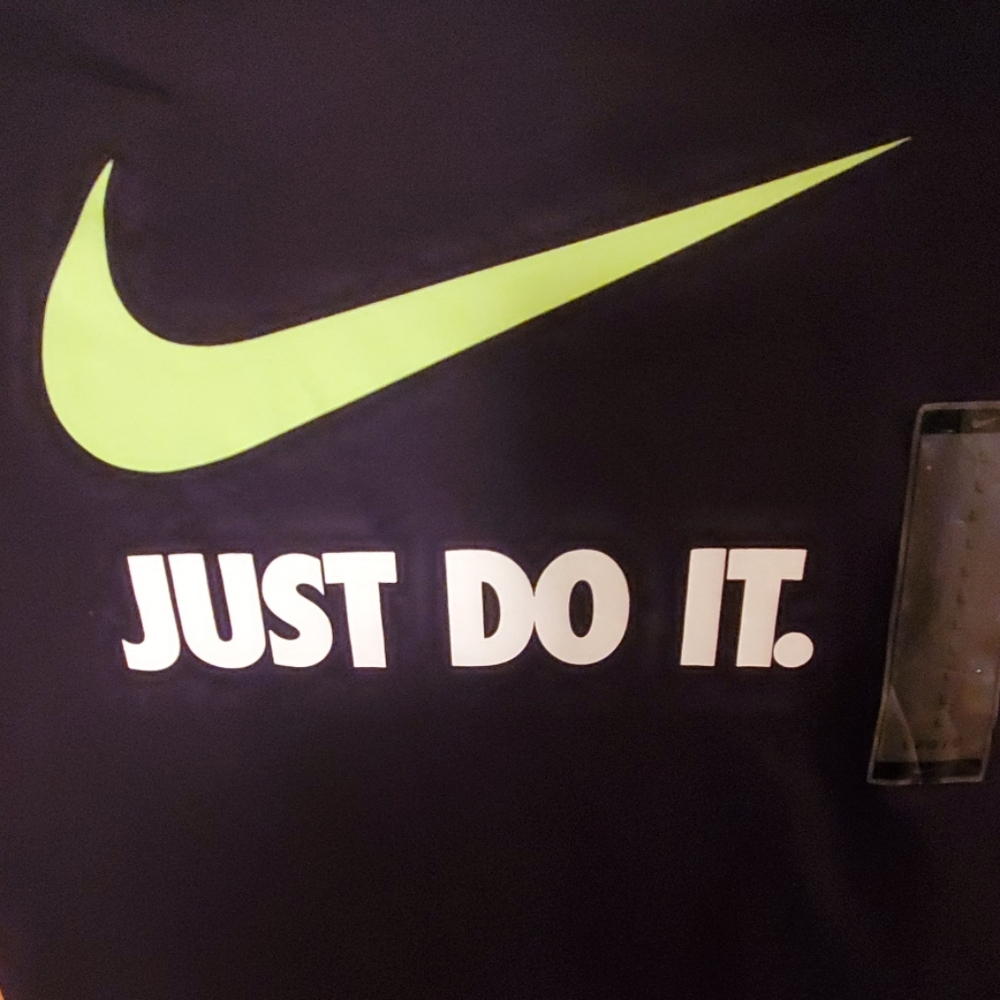Nike boys short sleeve tee - Picture 2 of 8